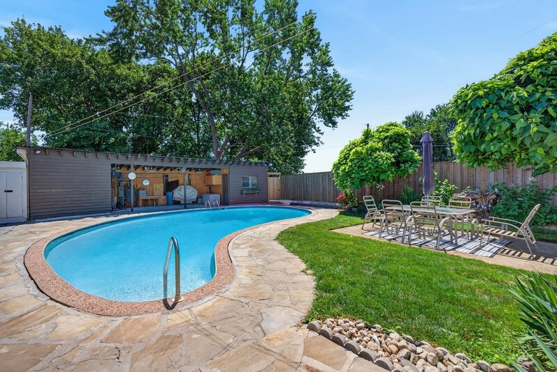 2 STOREY HOME WITH BACKYARD OASIS IN BURLINGTON