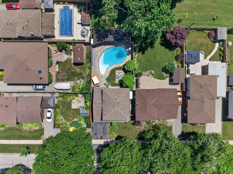 2 STOREY HOME WITH BACKYARD OASIS IN BURLINGTON