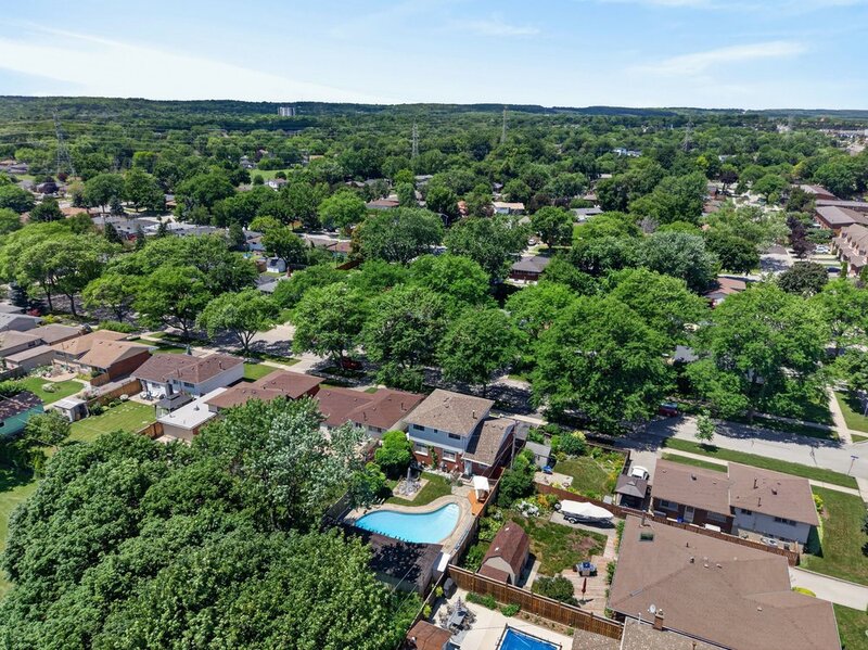 2 STOREY HOME WITH BACKYARD OASIS IN BURLINGTON