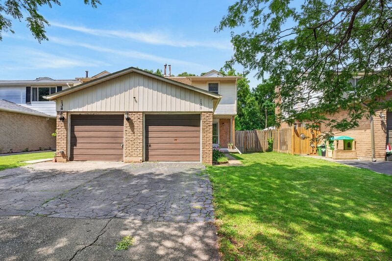 Affordable Semi-Detached Home in sought-after Stoney Creek neighbourhood!