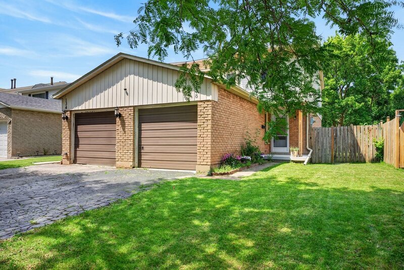 Affordable Semi-Detached Home in sought-after Stoney Creek neighbourhood!