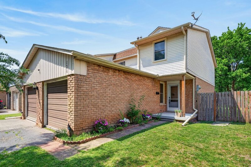 Affordable Semi-Detached Home in sought-after Stoney Creek neighbourhood!