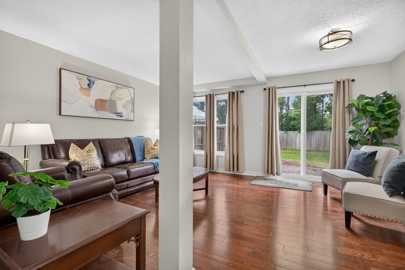 Affordable Semi-Detached Home in sought-after Stoney Creek neighbourhood!