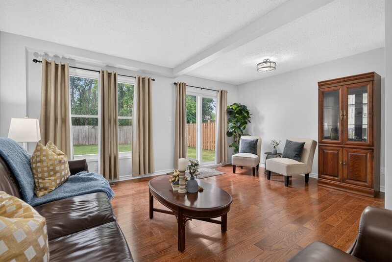 Affordable Semi-Detached Home in sought-after Stoney Creek neighbourhood!