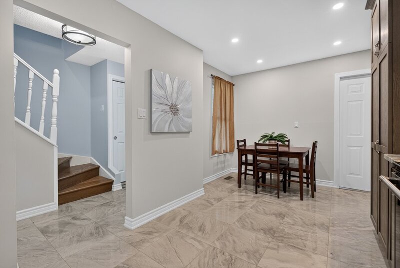 Affordable Semi-Detached Home in sought-after Stoney Creek neighbourhood!