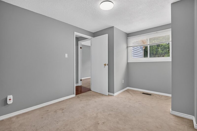 Affordable Semi-Detached Home in sought-after Stoney Creek neighbourhood!
