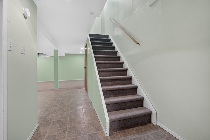 Affordable Semi-Detached Home in sought-after Stoney Creek neighbourhood!