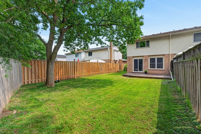 Affordable Semi-Detached Home in sought-after Stoney Creek neighbourhood!