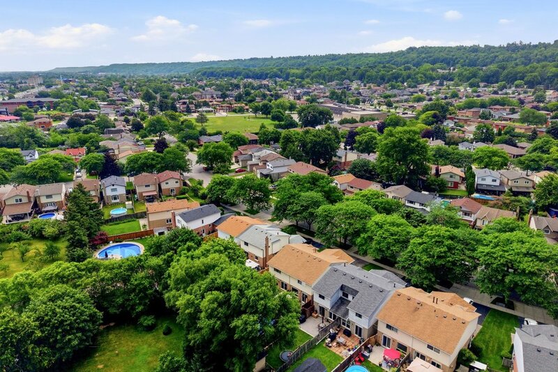 Affordable Semi-Detached Home in sought-after Stoney Creek neighbourhood!