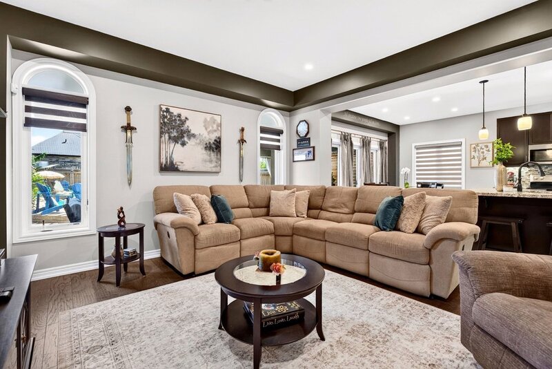 BEAUTIFULLY MAINTAINED 2STRY HOME W/POOL IN BINBROOK
