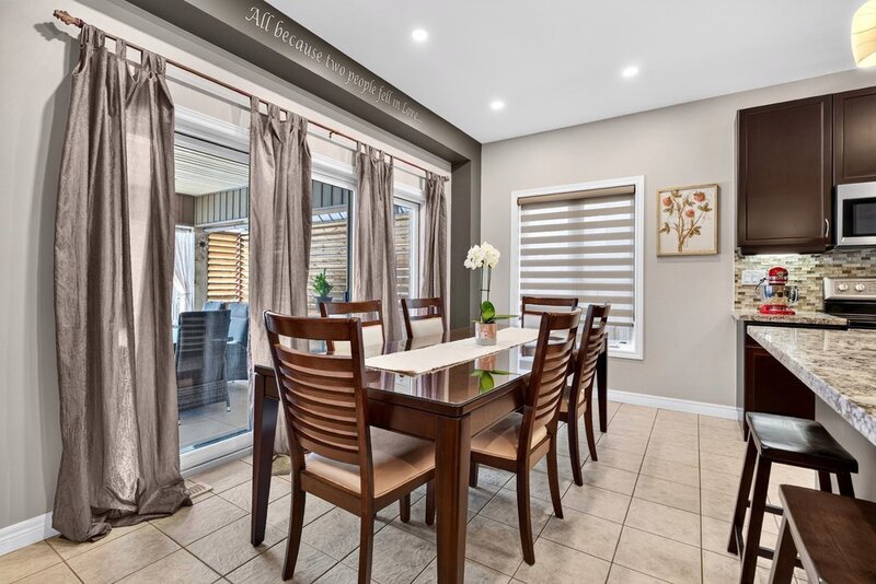 BEAUTIFULLY MAINTAINED 2STRY HOME W/POOL IN BINBROOK