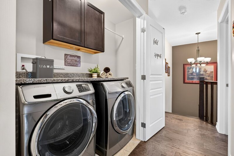 BEAUTIFULLY MAINTAINED 2STRY HOME W/POOL IN BINBROOK