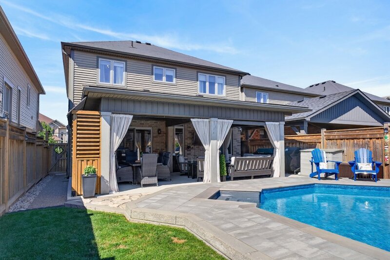 BEAUTIFULLY MAINTAINED 2STRY HOME W/POOL IN BINBROOK