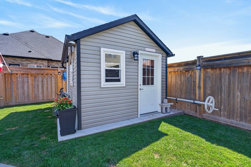 BEAUTIFULLY MAINTAINED 2STRY HOME W/POOL IN BINBROOK