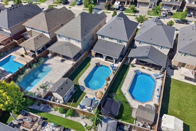 BEAUTIFULLY MAINTAINED 2STRY HOME W/POOL IN BINBROOK