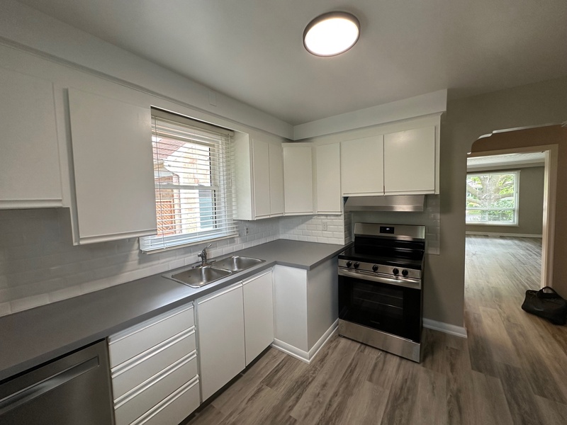 GREAT BUNGALOW IN QUIET TORONTO NEIGHBOURHOOD!