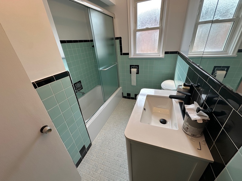 GREAT BUNGALOW IN QUIET TORONTO NEIGHBOURHOOD!