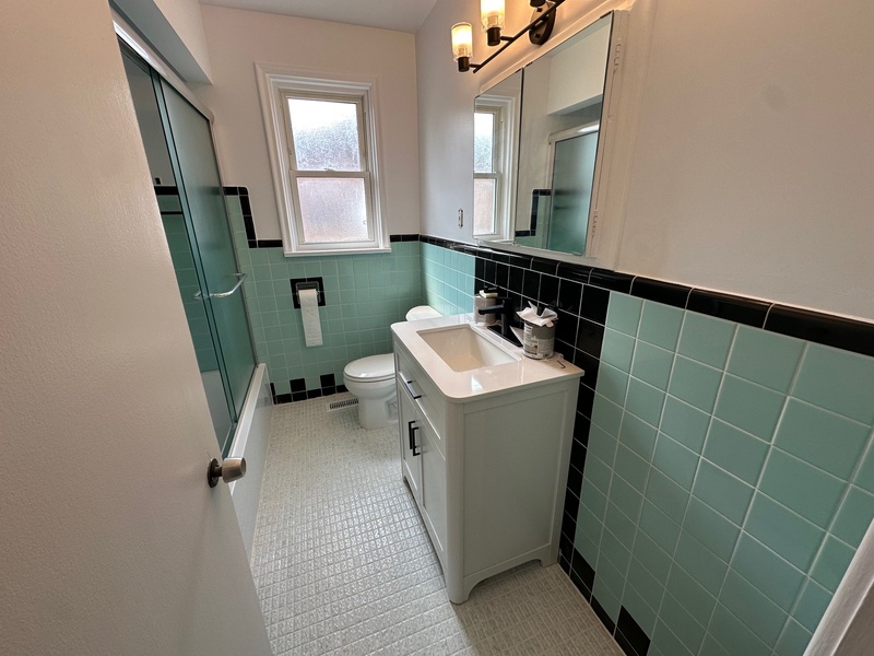 GREAT BUNGALOW IN QUIET TORONTO NEIGHBOURHOOD!
