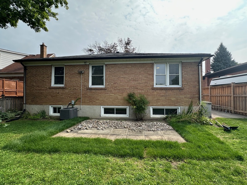 GREAT BUNGALOW IN QUIET TORONTO NEIGHBOURHOOD!