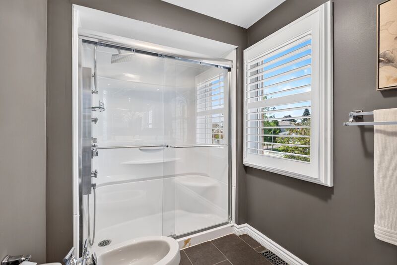 GREAT FAMILY HOME IN QUIET FAMILY NEIGHBOURHOOD IN MISSISSAUGA!