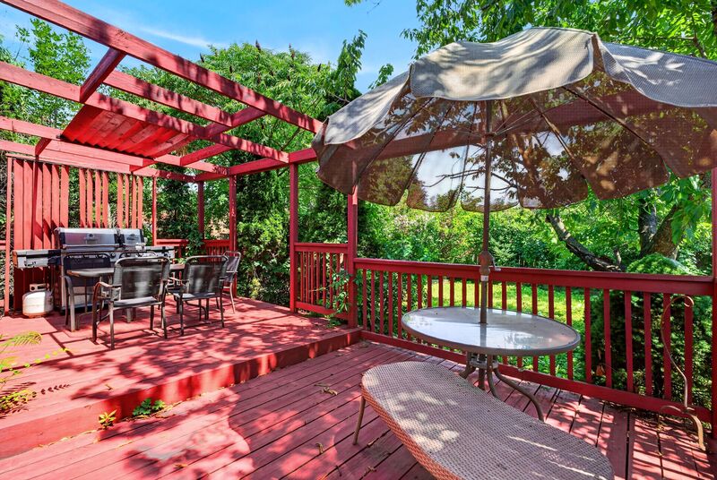 GREAT FAMILY HOME IN QUIET FAMILY NEIGHBOURHOOD IN MISSISSAUGA!