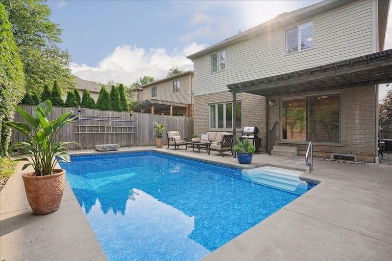 AMAZING WEST GRIMSBY HOME WITH INGROUND POOL!