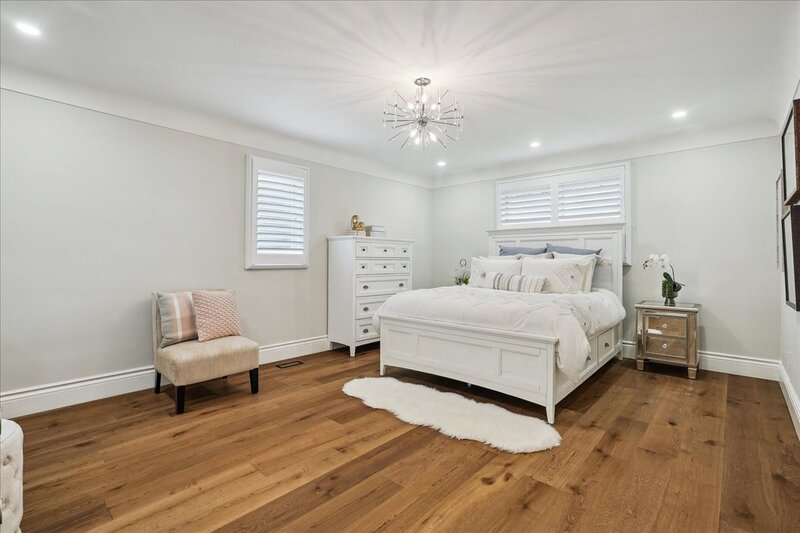 BEAUTIFUL RENOVATED HOME WITH A STUNNING BACKYARD!