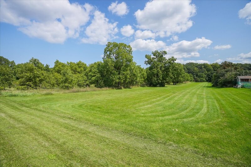 BEAUTIFUL RENOVATED HOME WITH A STUNNING BACKYARD!