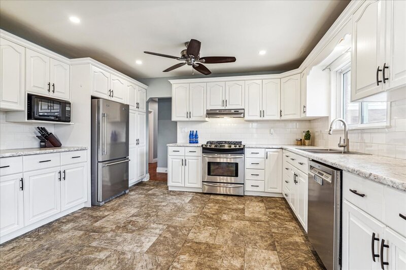 DUPLEX POTENTIAL IN CHARMING WELLANDPORT BUNGALOW!