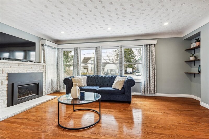 DUPLEX POTENTIAL IN CHARMING WELLANDPORT BUNGALOW!