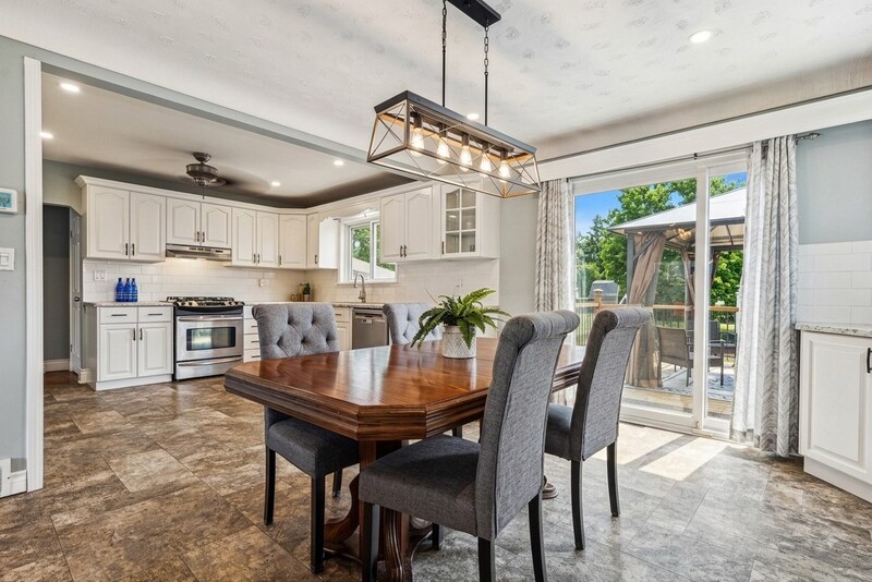 DUPLEX POTENTIAL IN CHARMING WELLANDPORT BUNGALOW!