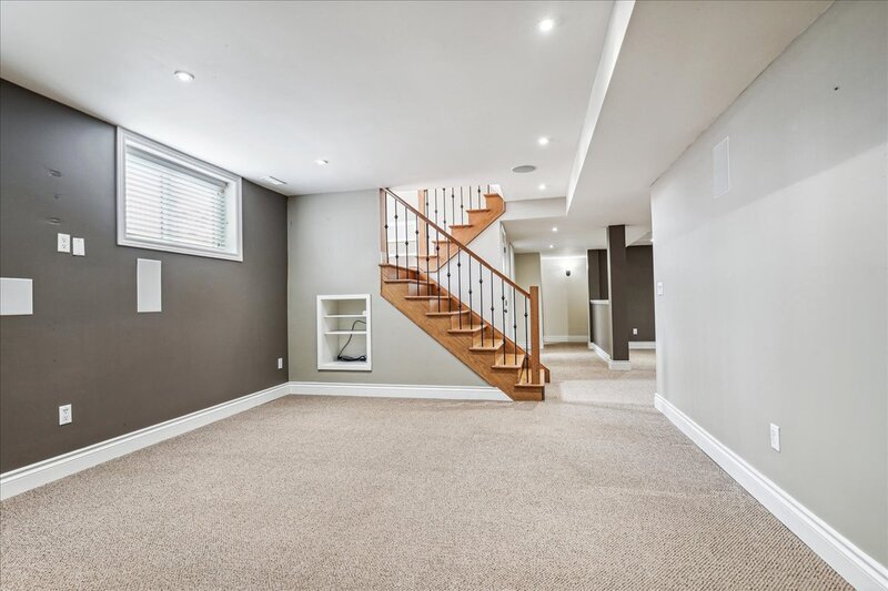 DUPLEX POTENTIAL IN CHARMING WELLANDPORT BUNGALOW!