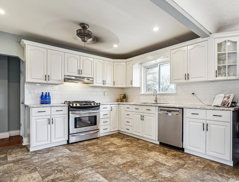 DUPLEX POTENTIAL IN CHARMING WELLANDPORT BUNGALOW!