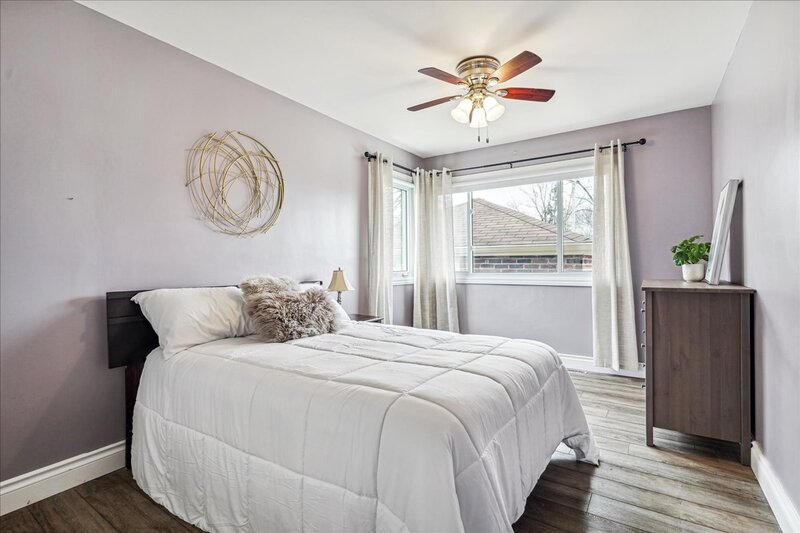 DUPLEX POTENTIAL IN CHARMING WELLANDPORT BUNGALOW!