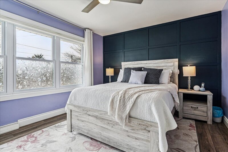 DUPLEX POTENTIAL IN CHARMING WELLANDPORT BUNGALOW!