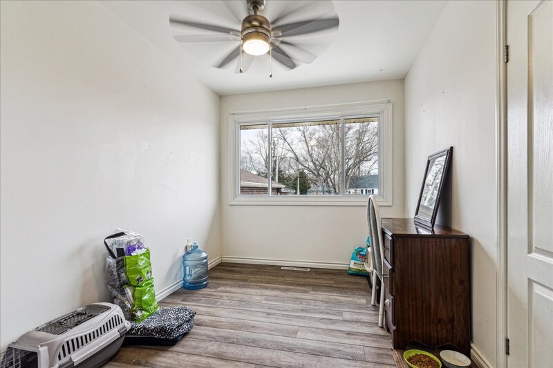 DUPLEX POTENTIAL IN CHARMING WELLANDPORT BUNGALOW!