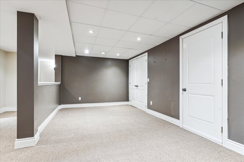 DUPLEX POTENTIAL IN CHARMING WELLANDPORT BUNGALOW!