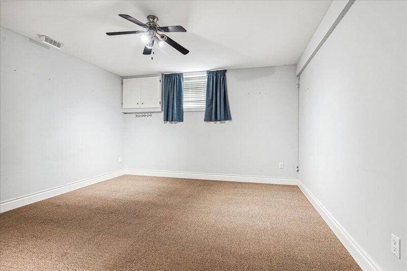 DUPLEX POTENTIAL IN CHARMING WELLANDPORT BUNGALOW!