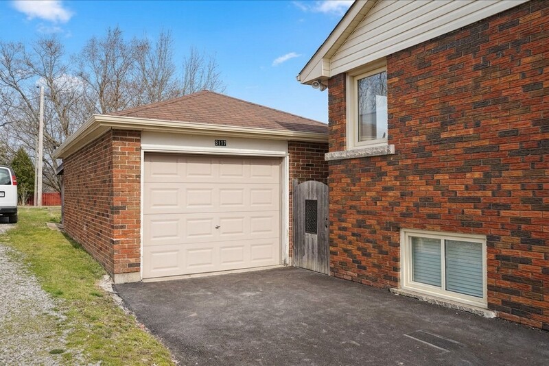 DUPLEX POTENTIAL IN CHARMING WELLANDPORT BUNGALOW!