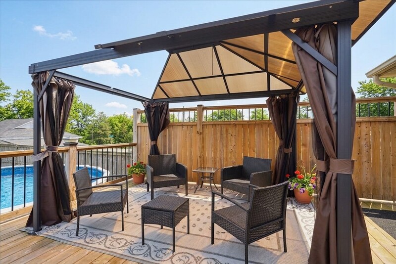 DUPLEX POTENTIAL IN CHARMING WELLANDPORT BUNGALOW!
