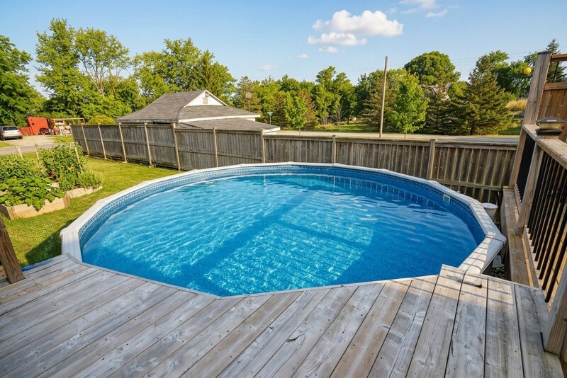 DUPLEX POTENTIAL IN CHARMING WELLANDPORT BUNGALOW!