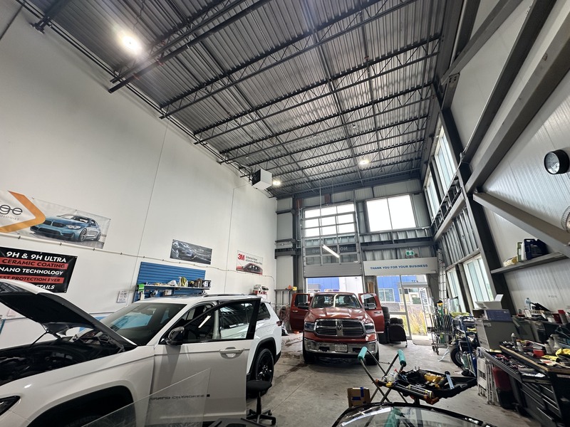 GREAT COMMERCIAL END UNIT AVAILABLE !