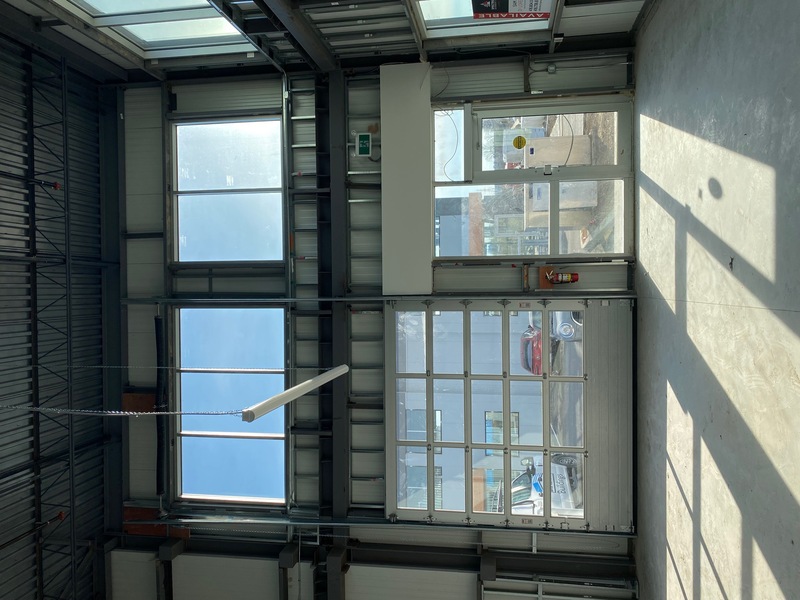 GREAT COMMERCIAL END UNIT AVAILABLE !