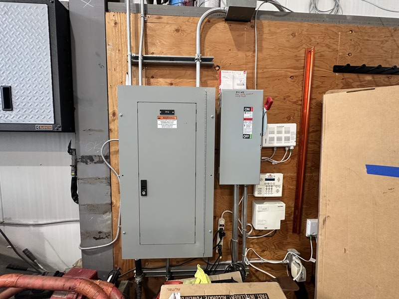 GREAT COMMERCIAL END UNIT AVAILABLE !