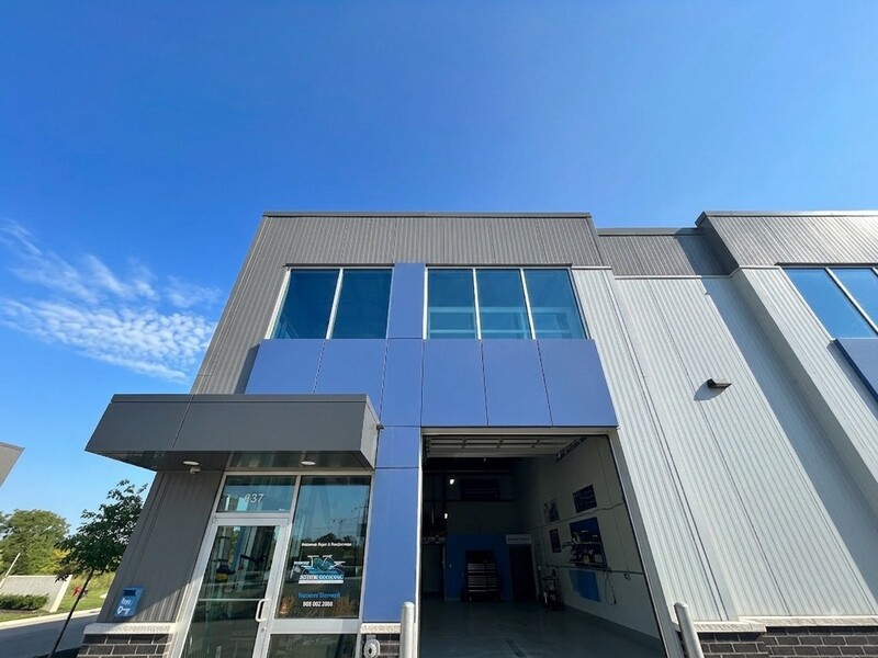 GREAT COMMERCIAL END UNIT AVAILABLE !
