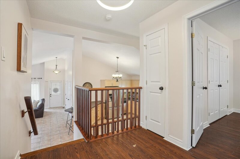 BEAUTIFULLY MAINTAINED BACKSPLIT IN WINONA!