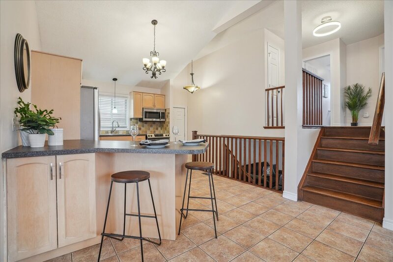 BEAUTIFULLY MAINTAINED BACKSPLIT IN WINONA!