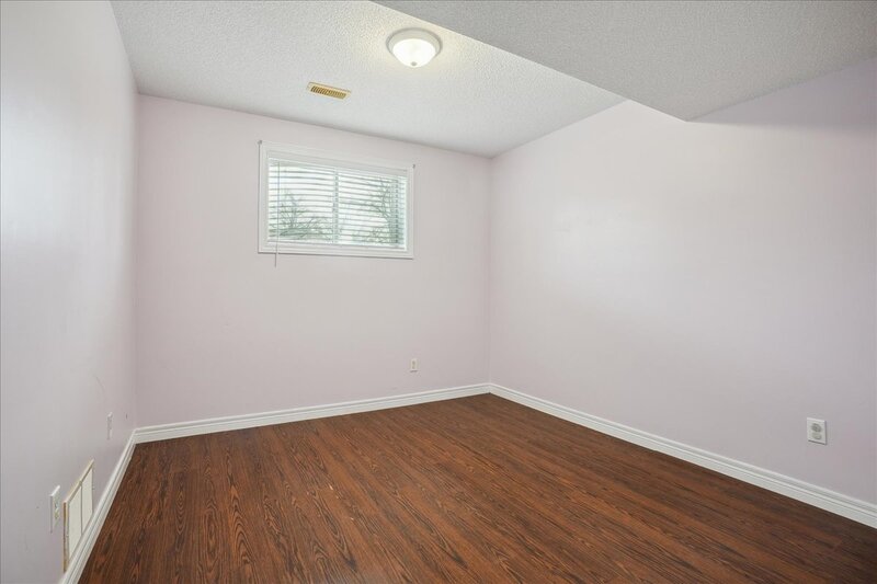BEAUTIFULLY MAINTAINED BACKSPLIT IN WINONA!
