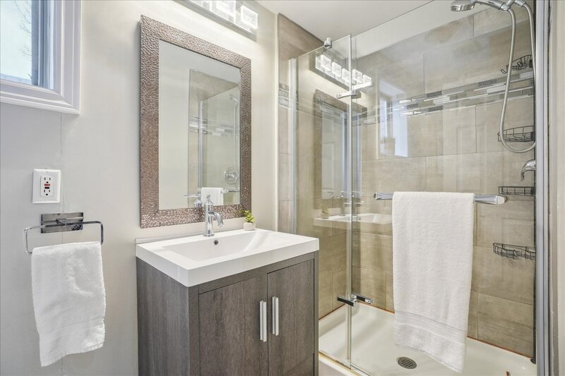 BEAUTIFULLY MAINTAINED BACKSPLIT IN WINONA!