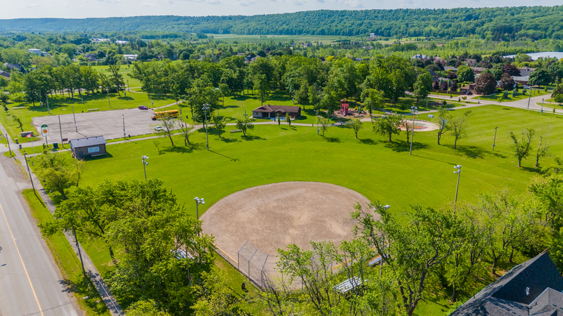 BEAUTIFULLY MAINTAINED BACKSPLIT IN WINONA!